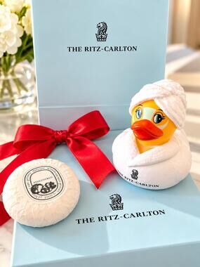 3pc Ritz Carlton Waikiki Beach Hawaii Gift Set Rubber Duckie Philosykos Soap NEW